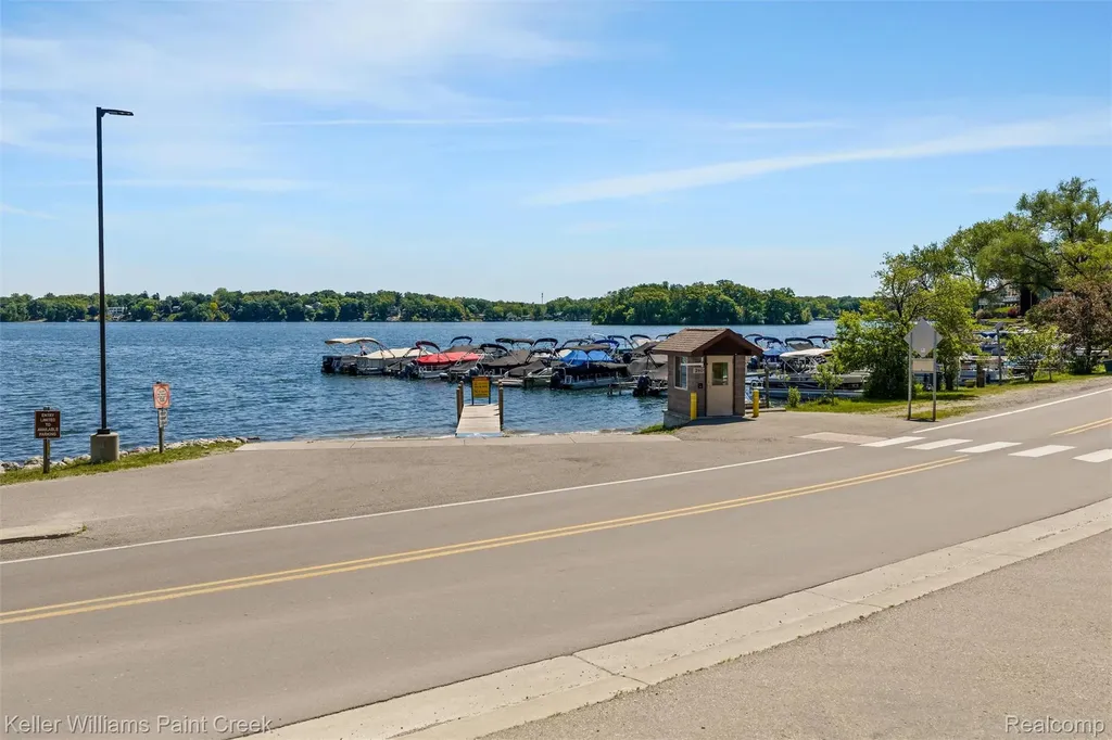 2742 Campers Drive Highland Charter Township MI 48356