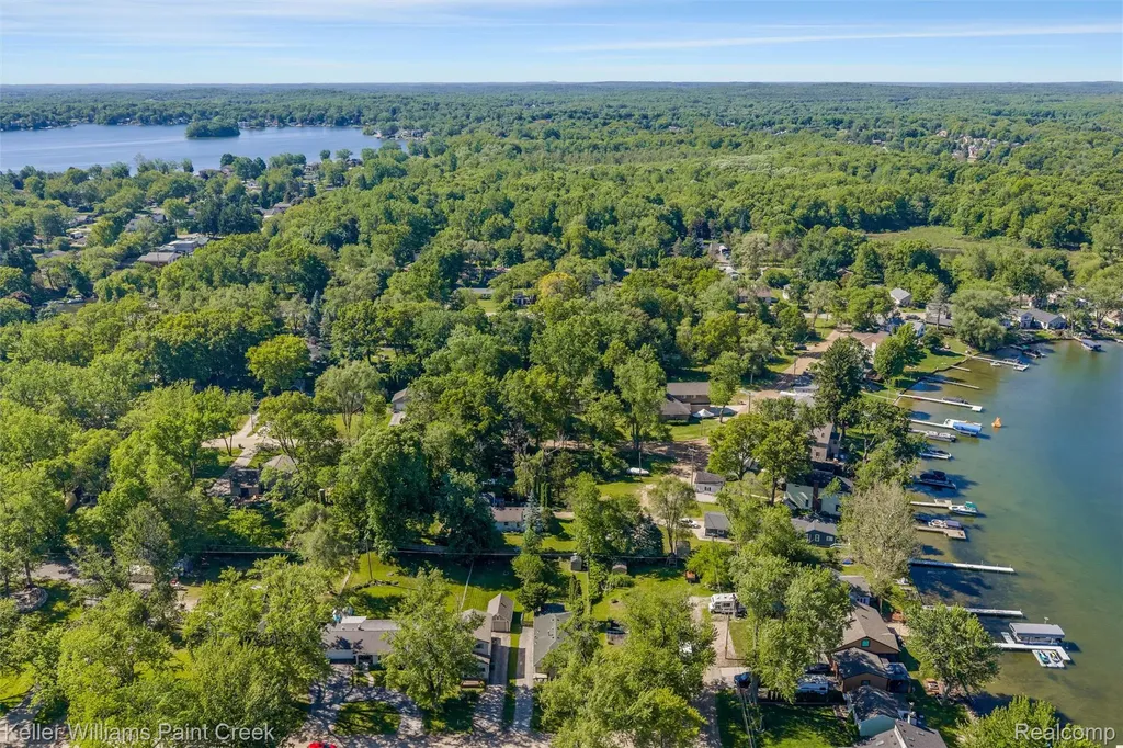 2742 Campers Drive Highland Charter Township MI 48356