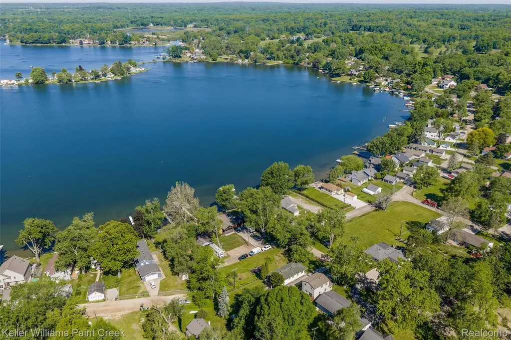 2742 Campers Drive Highland Charter Township MI 48356