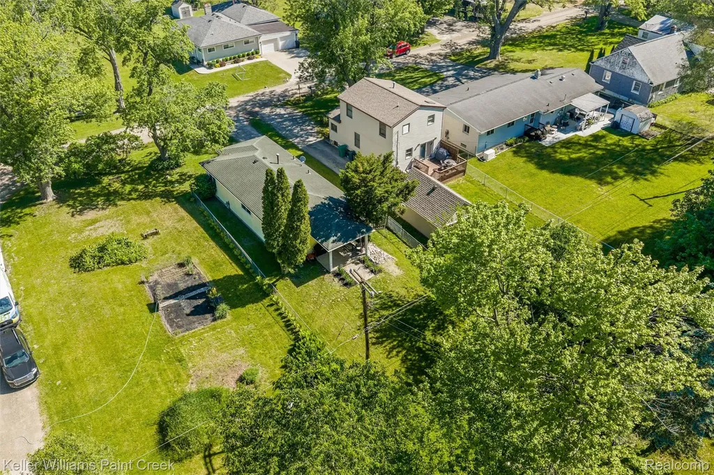 2742 Campers Drive Highland Charter Township MI 48356