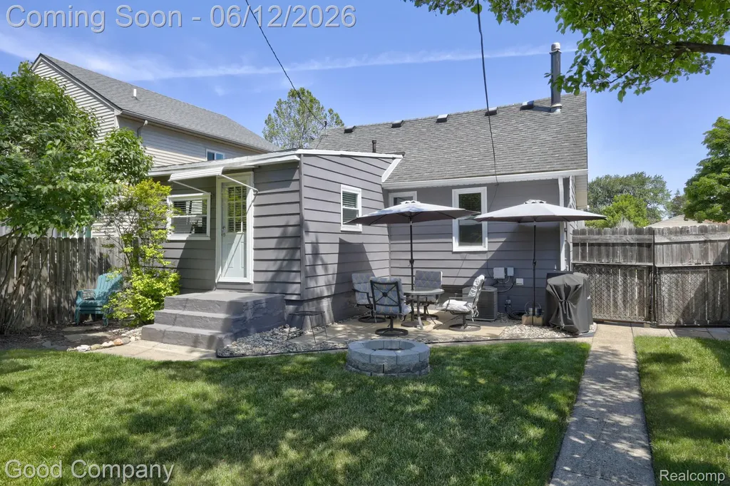 45 W Morehouse Avenue Hazel Park City MI 48030
