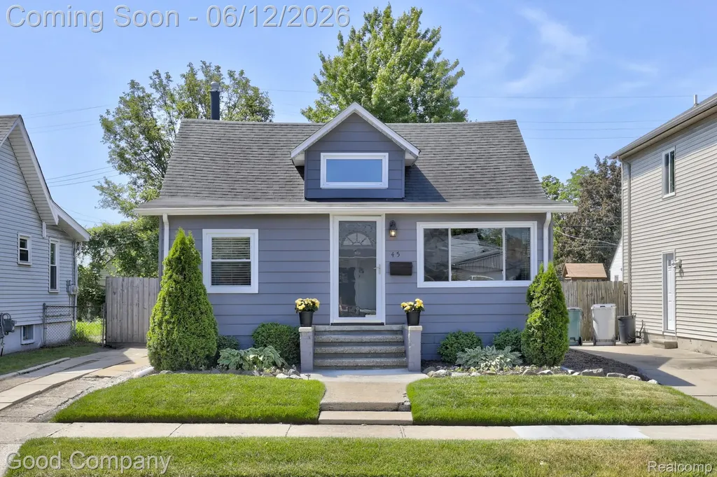 45 W Morehouse Avenue Hazel Park City MI 48030
