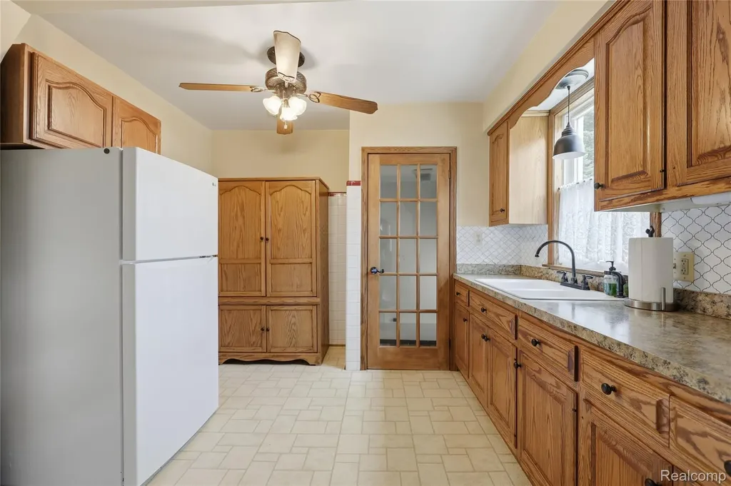 19029 Florian Street Roseville City MI 48066