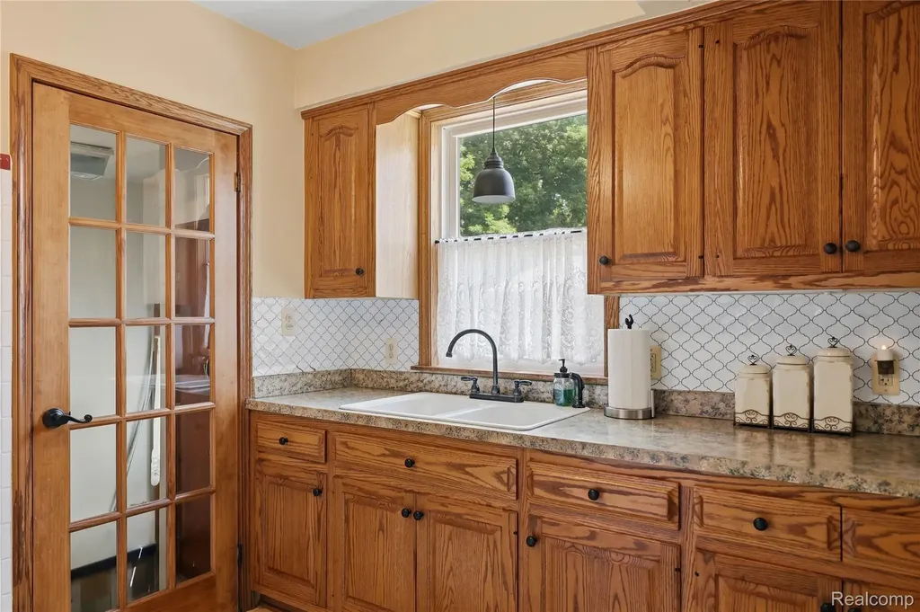19029 Florian Street Roseville City MI 48066