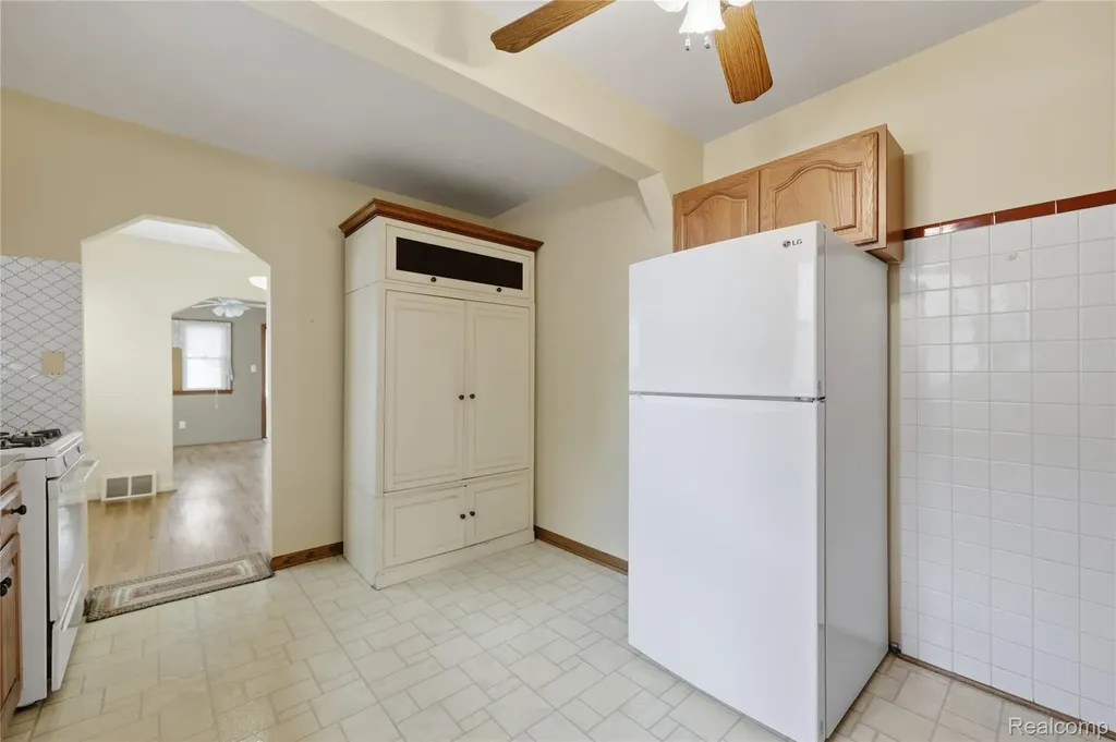 19029 Florian Street Roseville City MI 48066