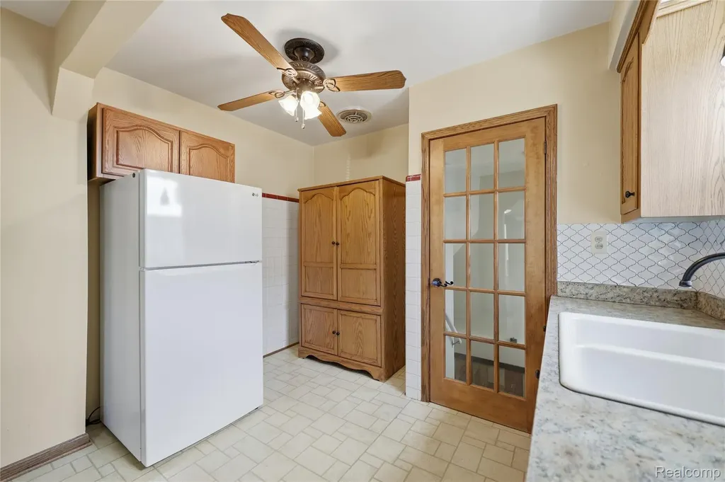 19029 Florian Street Roseville City MI 48066