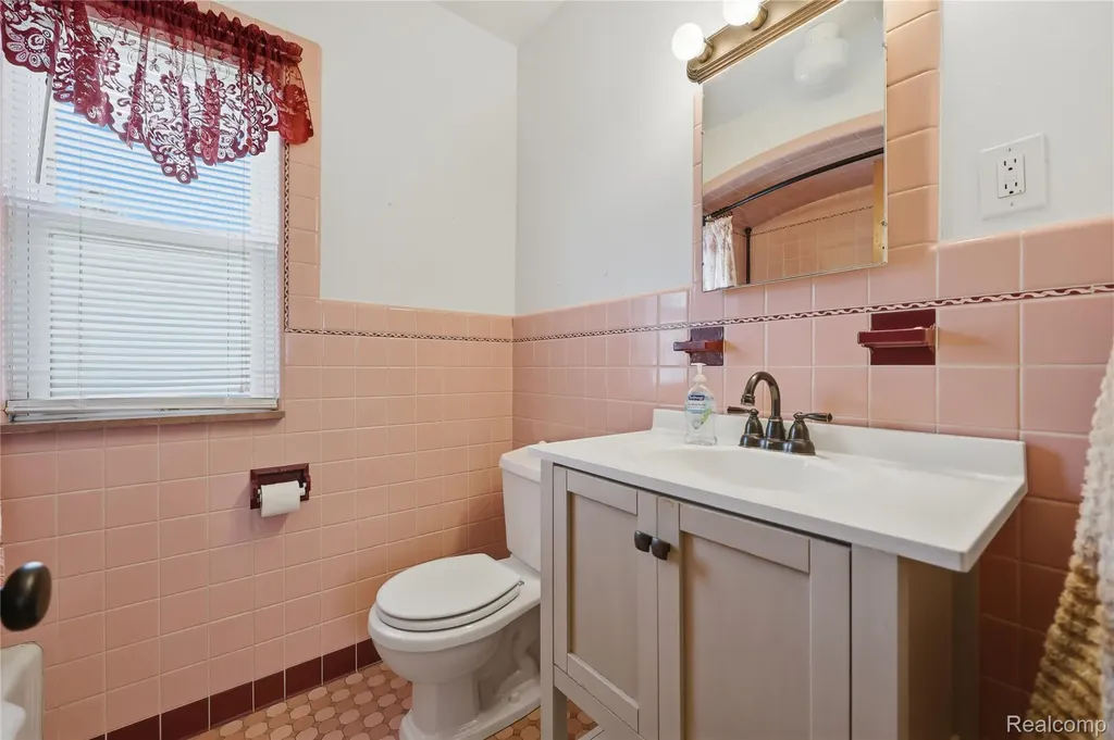 19029 Florian Street Roseville City MI 48066