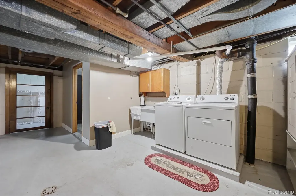 19029 Florian Street Roseville City MI 48066