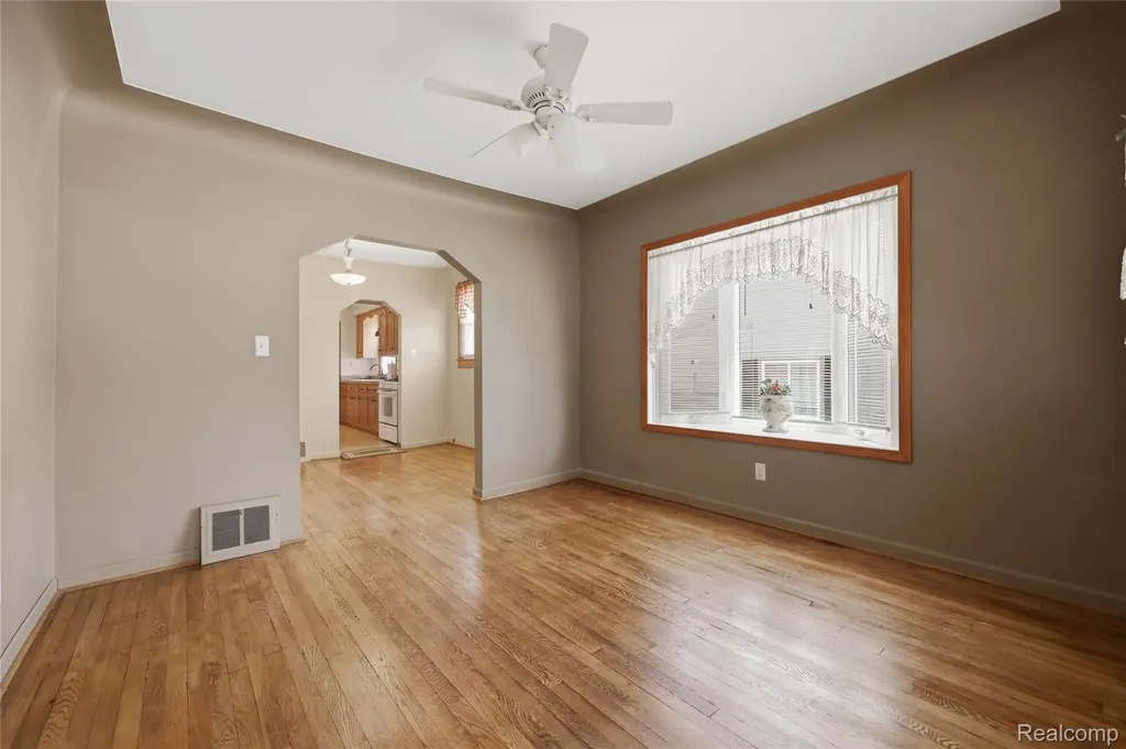 19029 Florian Street Roseville City MI 48066