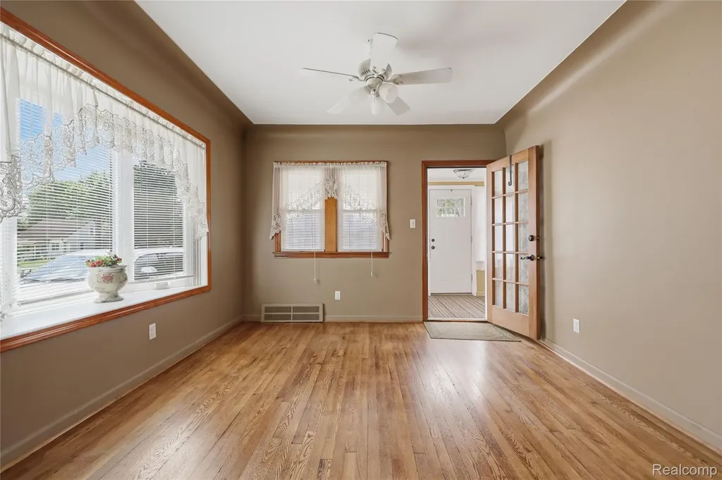19029 Florian Street Roseville City MI 48066