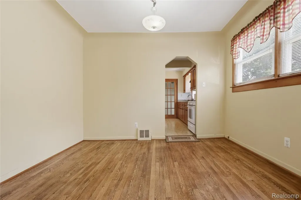 19029 Florian Street Roseville City MI 48066