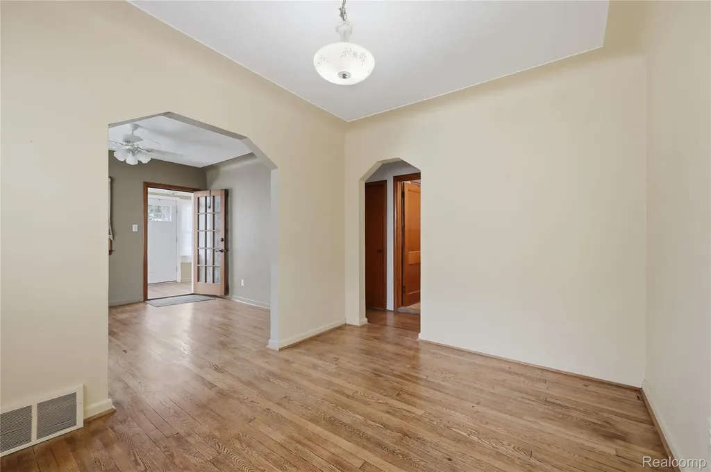 19029 Florian Street Roseville City MI 48066