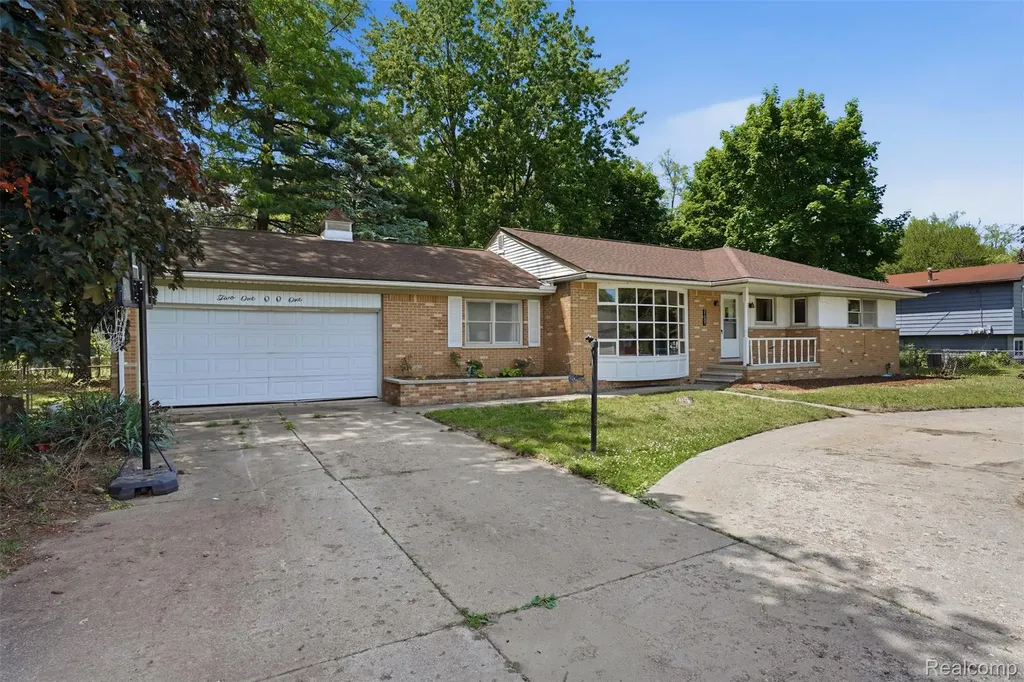 21001 Negaunee Street Southfield City MI 48033