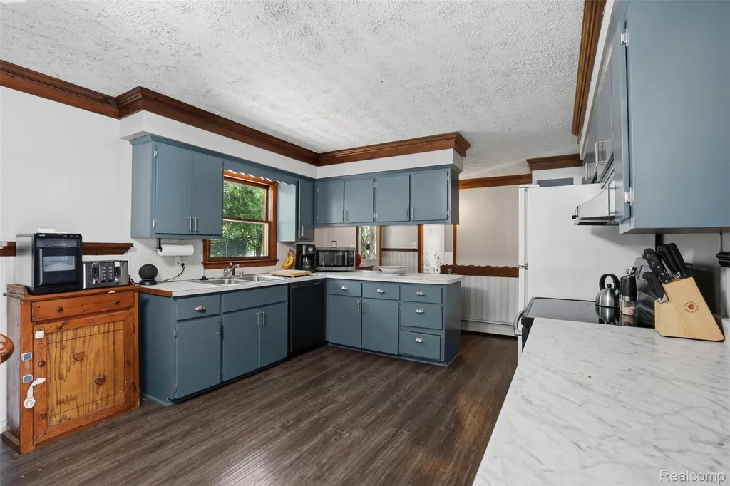 21001 Negaunee Street Southfield City MI 48033