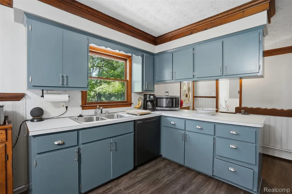 21001 Negaunee Street Southfield City MI 48033