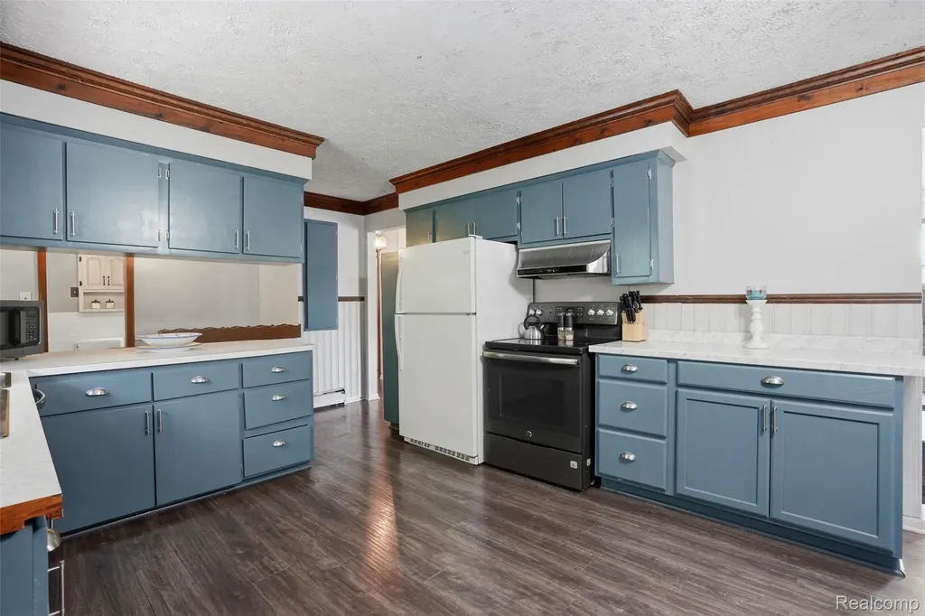 21001 Negaunee Street Southfield City MI 48033