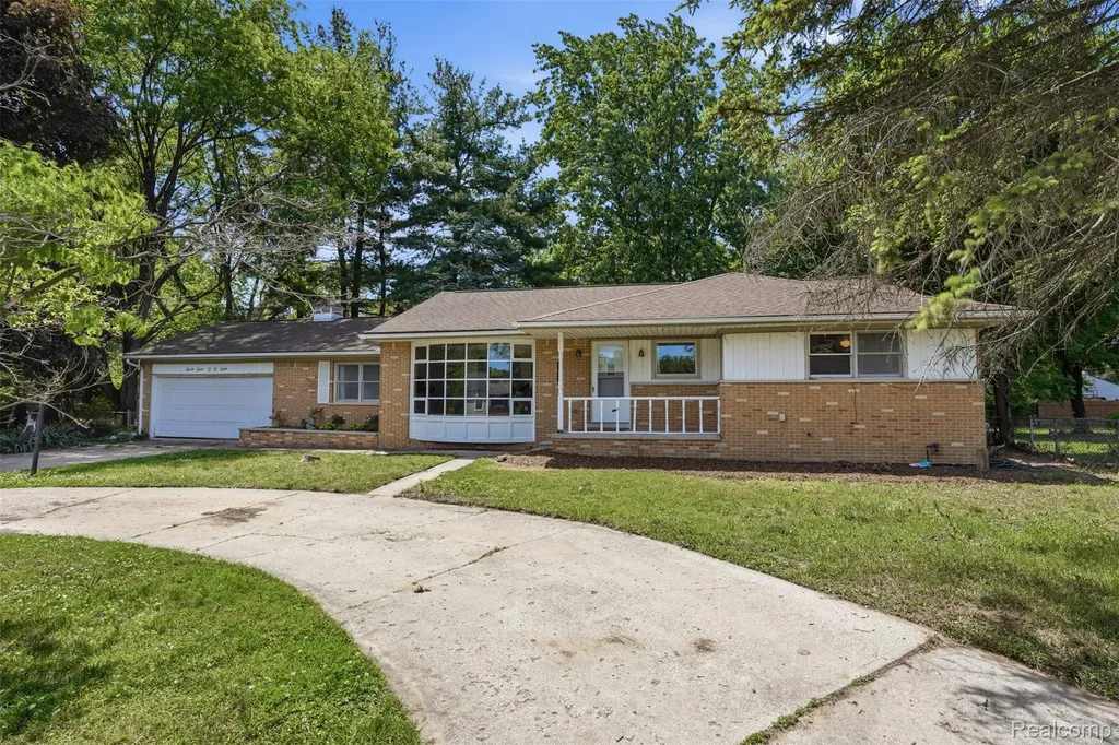 21001 Negaunee Street Southfield City MI 48033