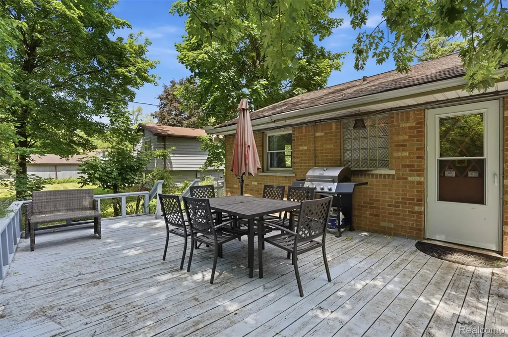 21001 Negaunee Street Southfield City MI 48033
