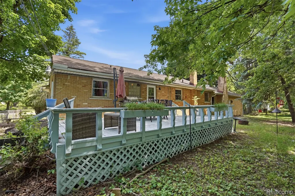 21001 Negaunee Street Southfield City MI 48033