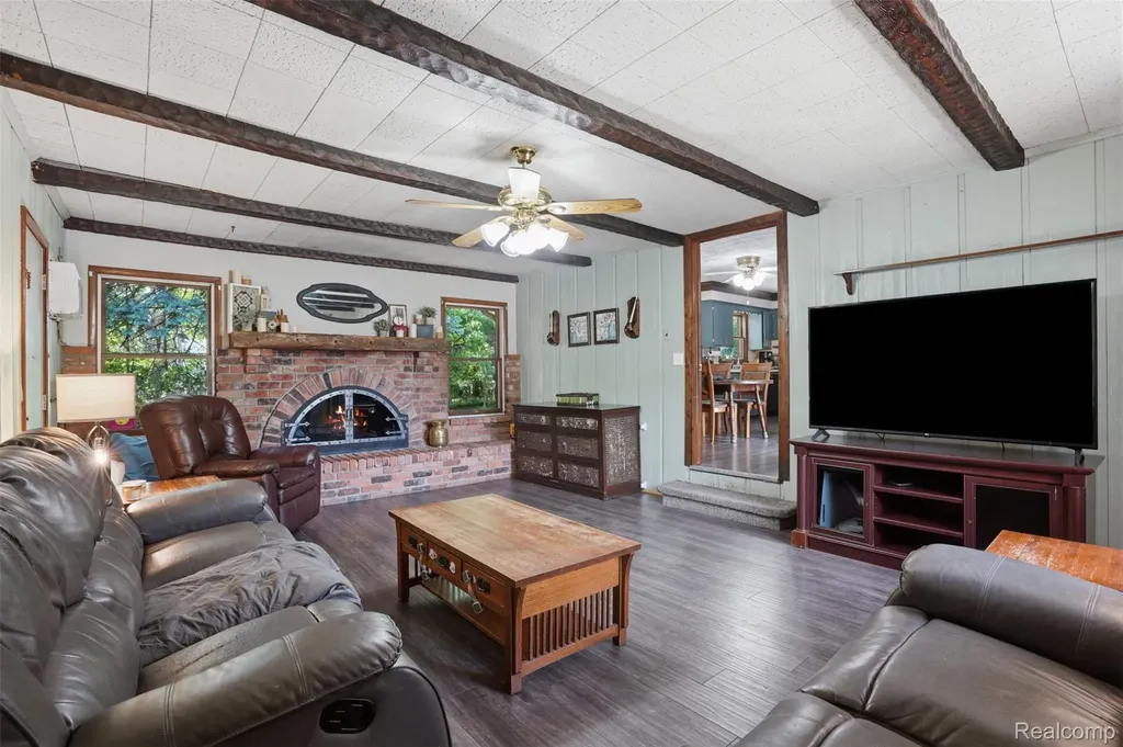 21001 Negaunee Street Southfield City MI 48033