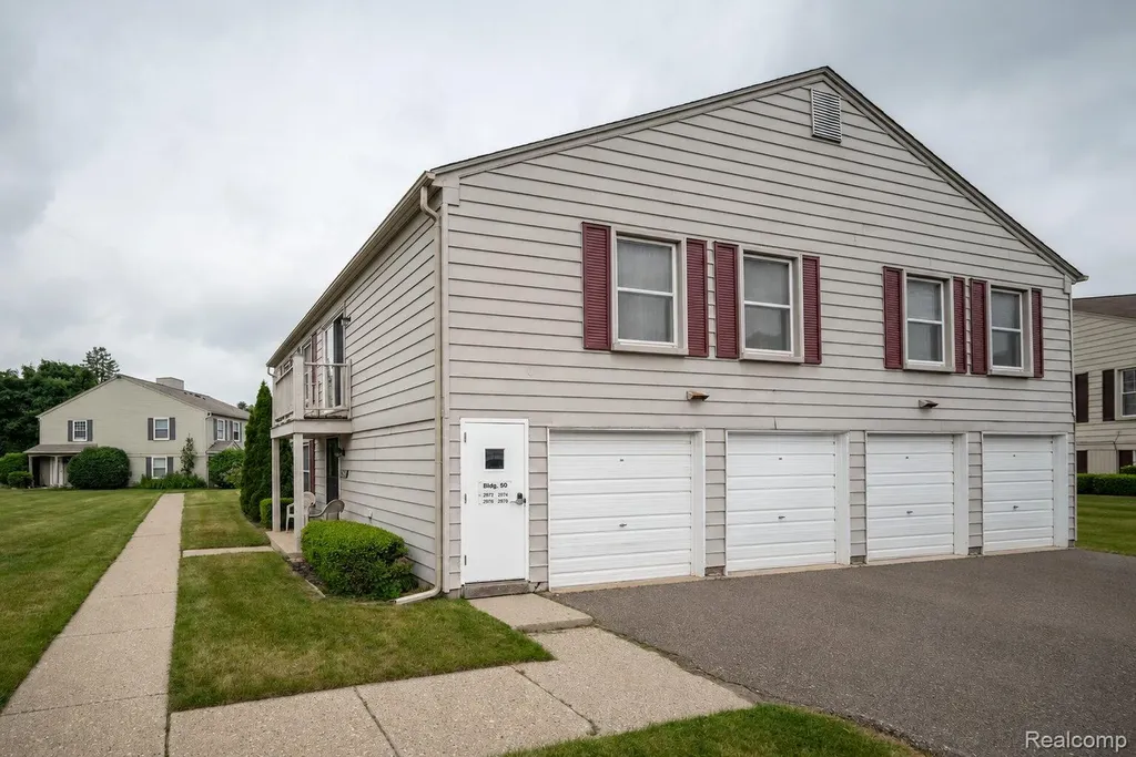 2978 Elmwood Court Lake Orion Village MI 48360