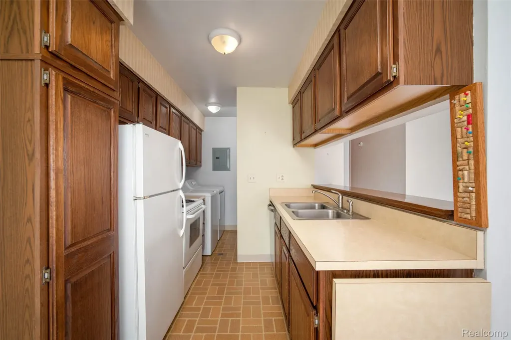 2978 Elmwood Court Lake Orion Village MI 48360