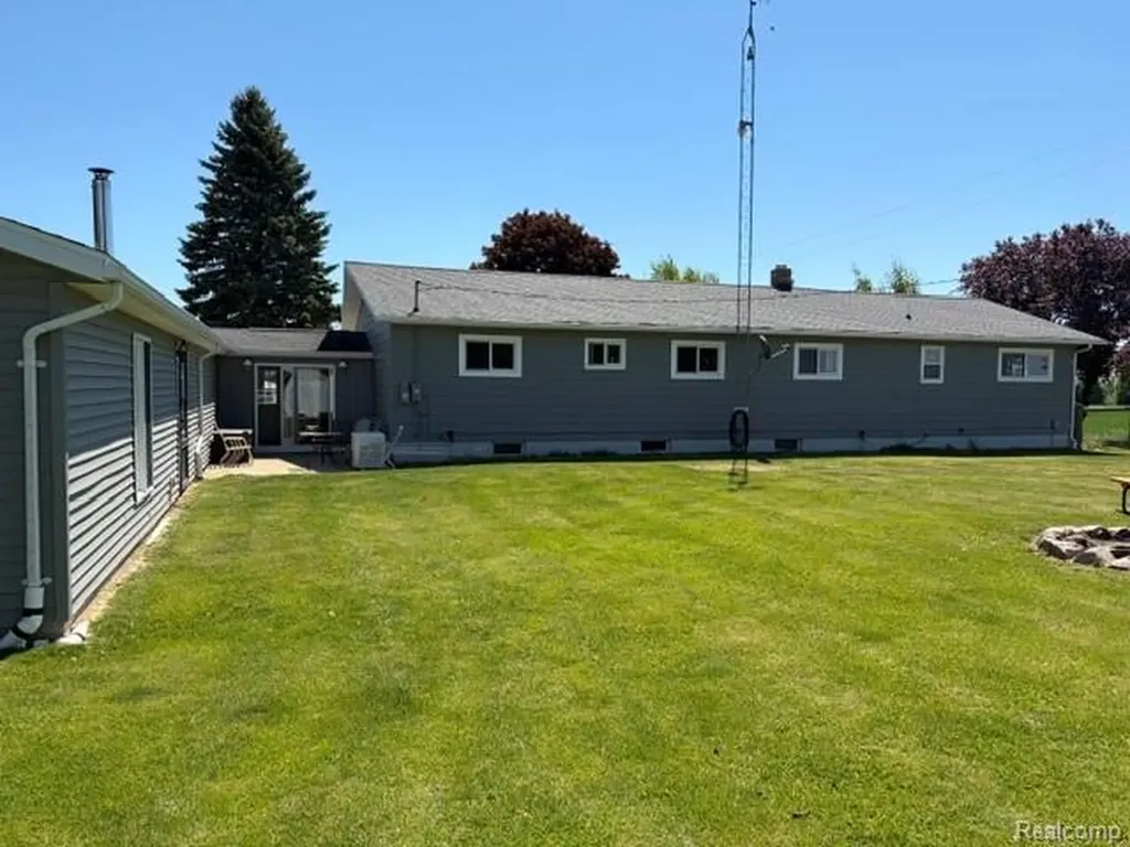 4815 Loree Road Deckerville Village MI 48427