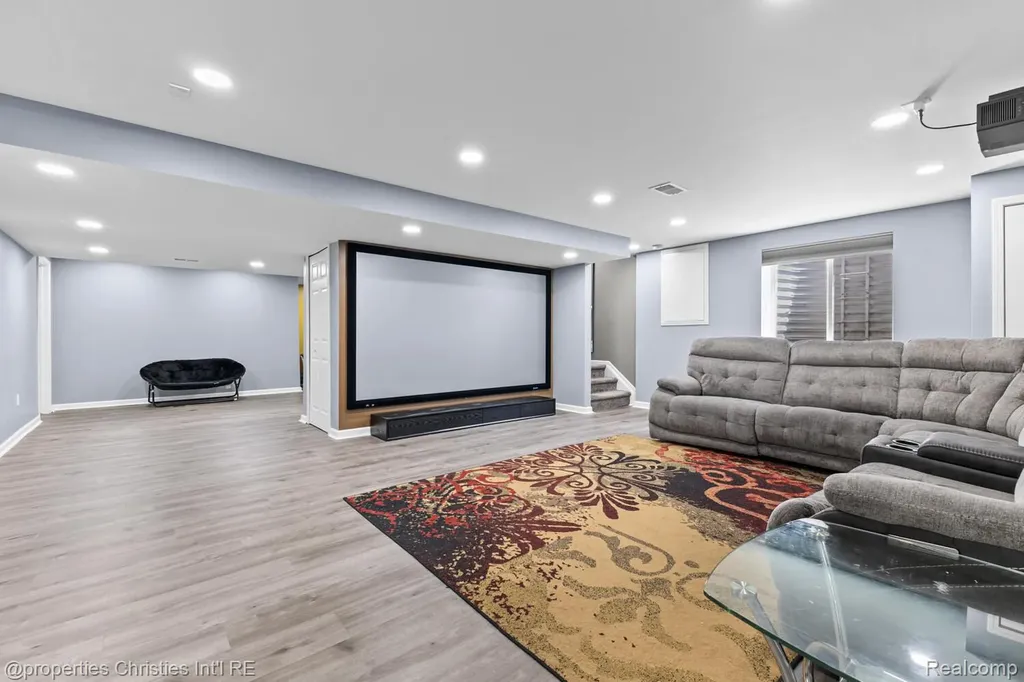 25885 Tennyson Court Novi City MI 48374
