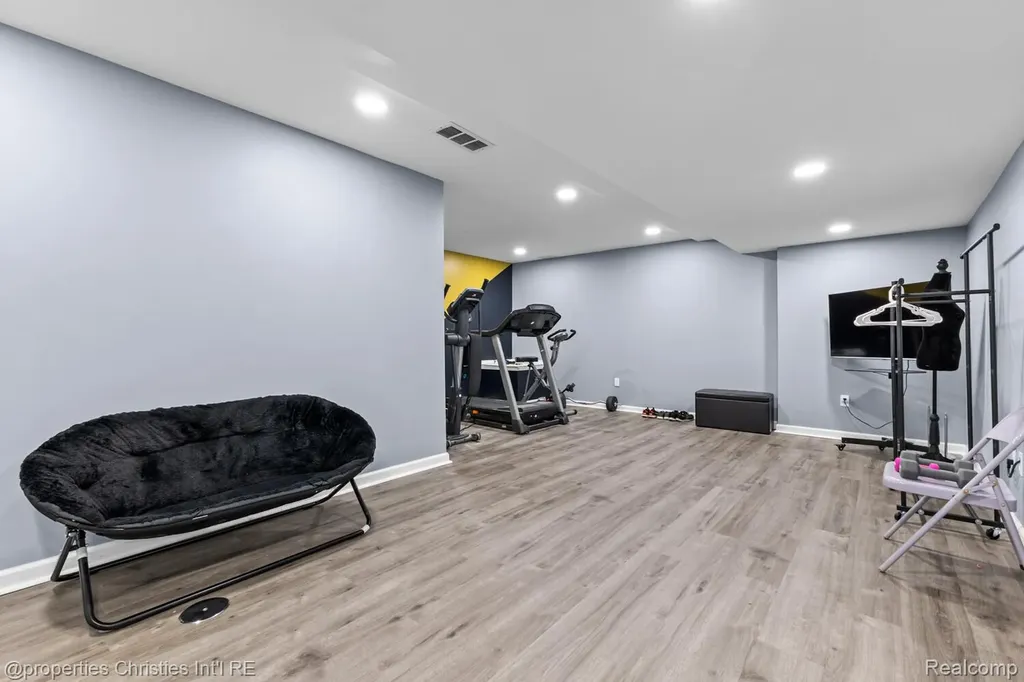 25885 Tennyson Court Novi City MI 48374