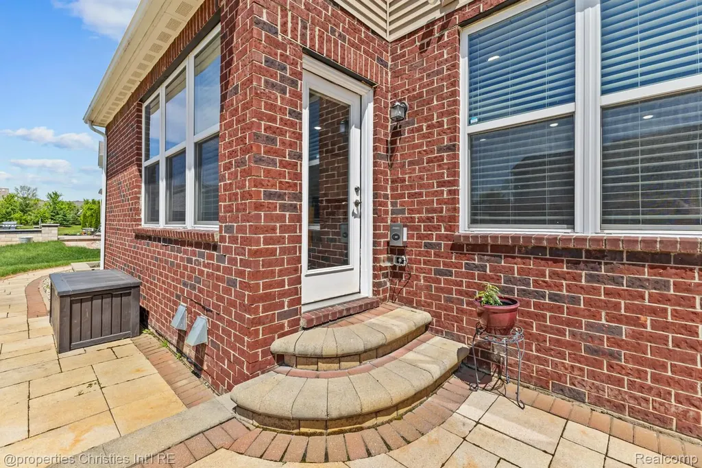 25885 Tennyson Court Novi City MI 48374