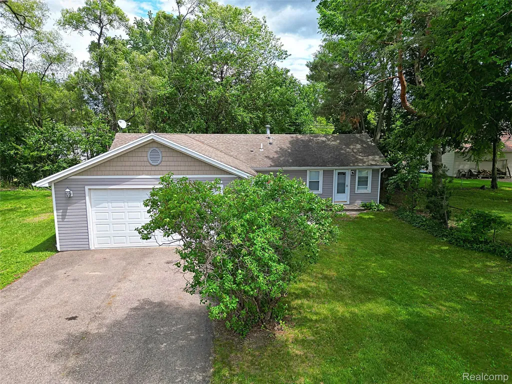 19554 Farmington Road Livonia City MI 48152