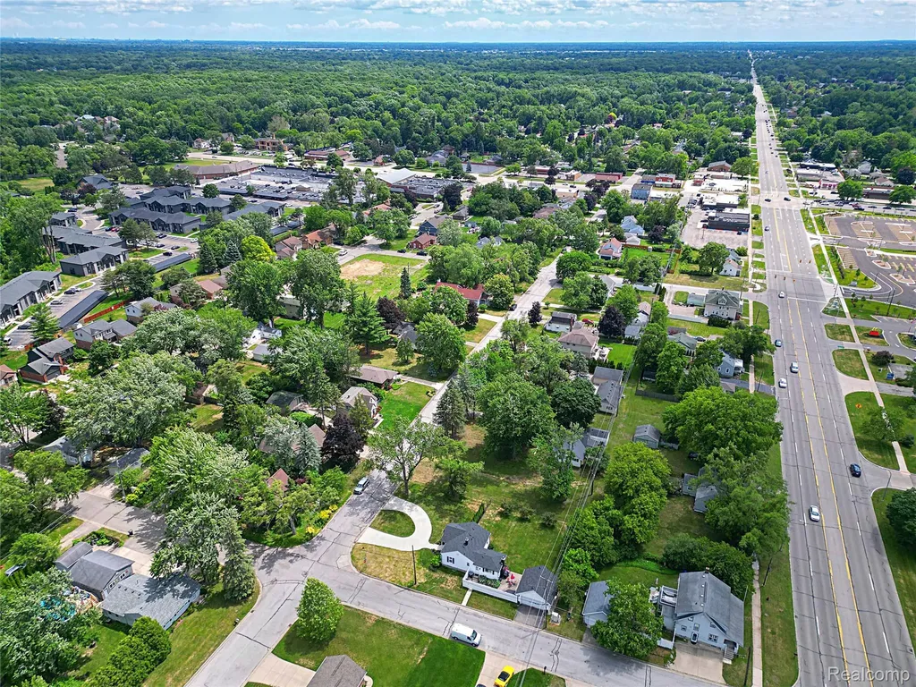 19554 Farmington Road Livonia City MI 48152