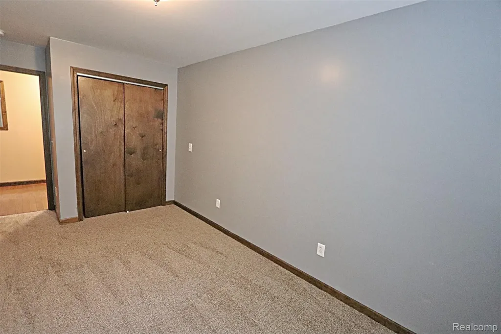 19554 Farmington Road Livonia City MI 48152