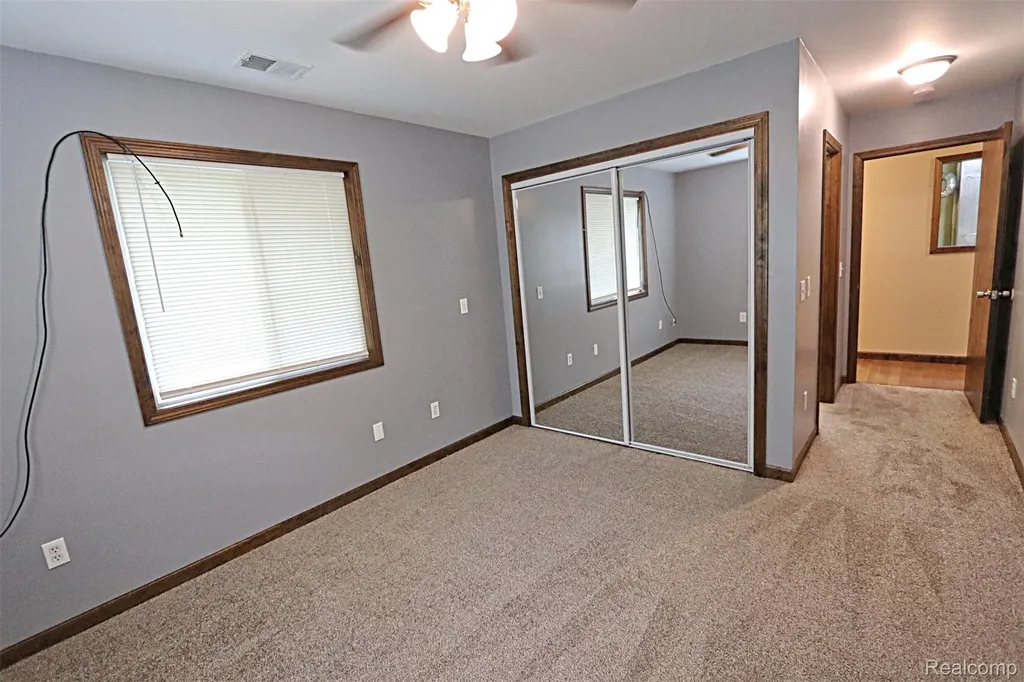 19554 Farmington Road Livonia City MI 48152