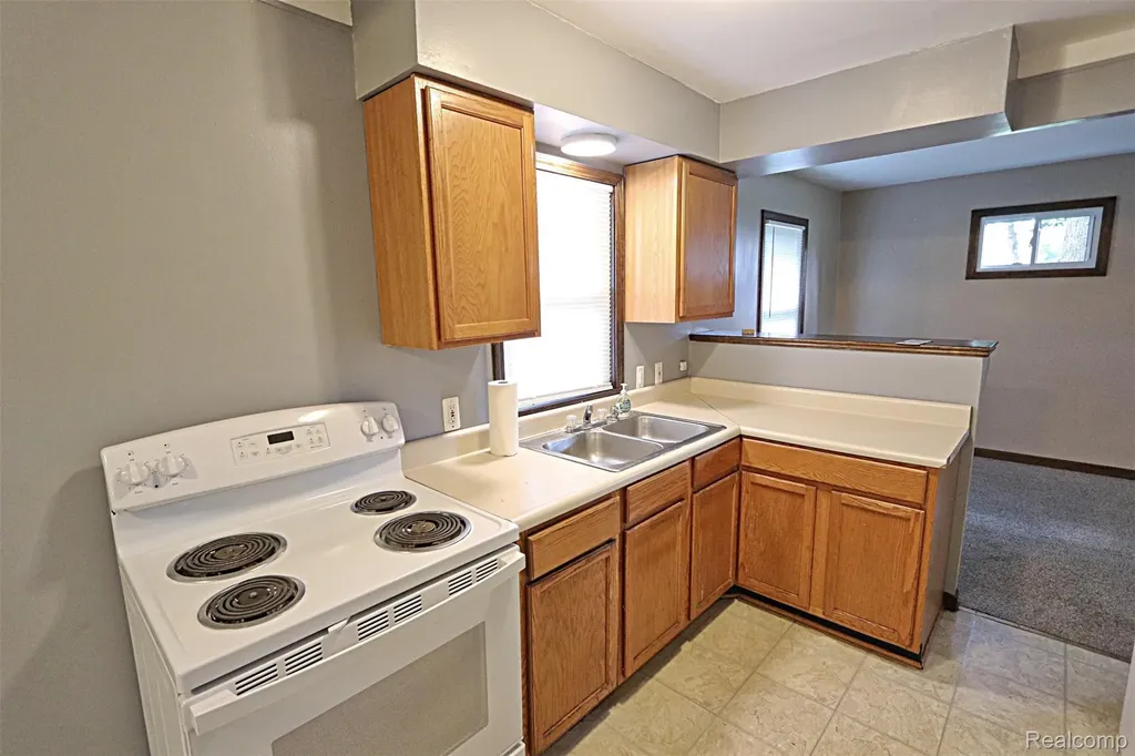 19554 Farmington Road Livonia City MI 48152
