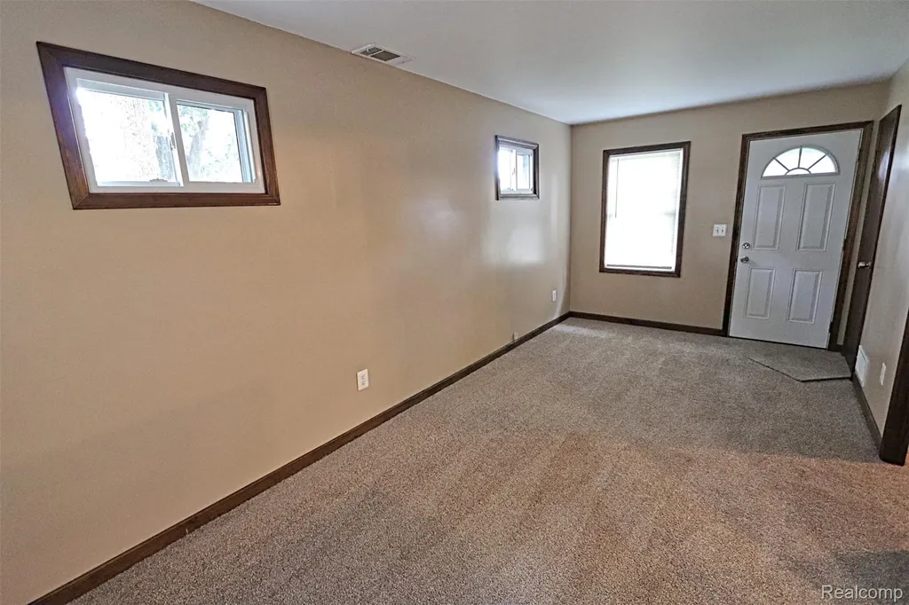 19554 Farmington Road Livonia City MI 48152