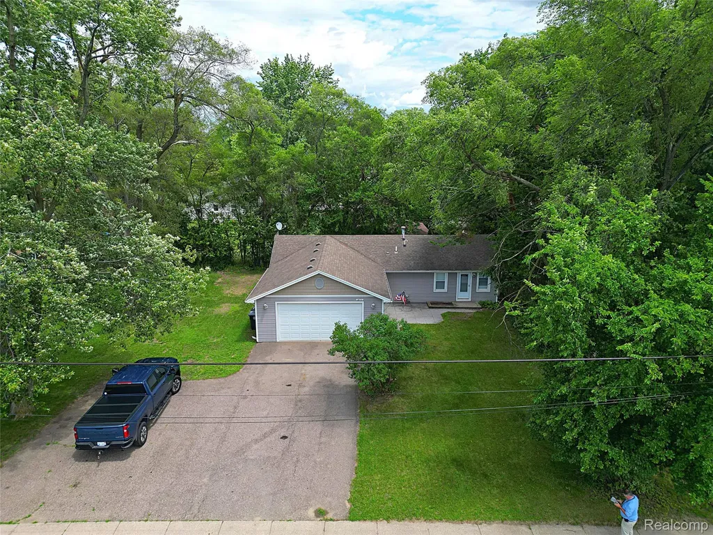 19554 Farmington Road Livonia City MI 48152