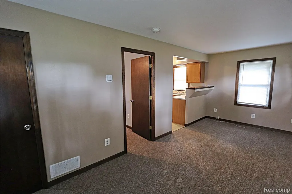19554 Farmington Road Livonia City MI 48152