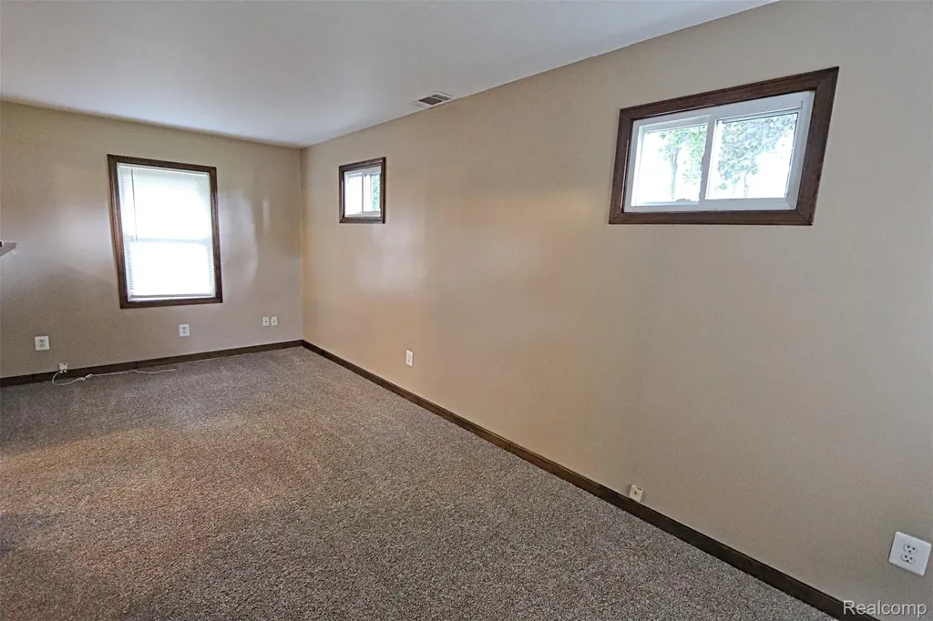 19554 Farmington Road Livonia City MI 48152