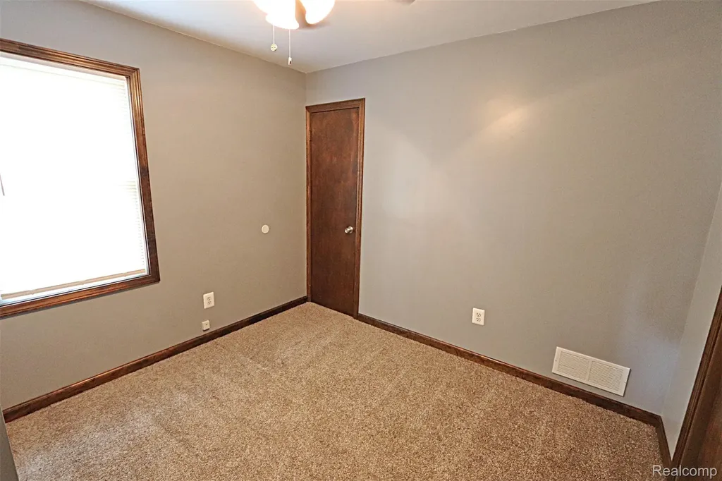 19554 Farmington Road Livonia City MI 48152