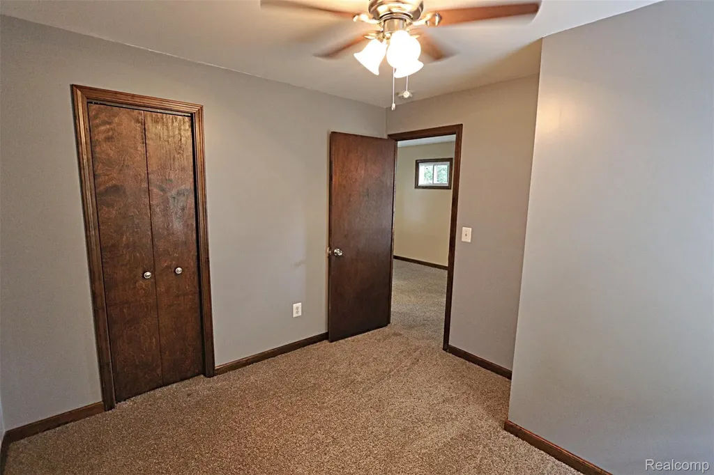 19554 Farmington Road Livonia City MI 48152