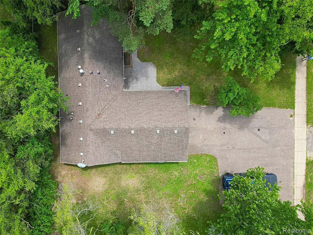 19554 Farmington Road Livonia City MI 48152