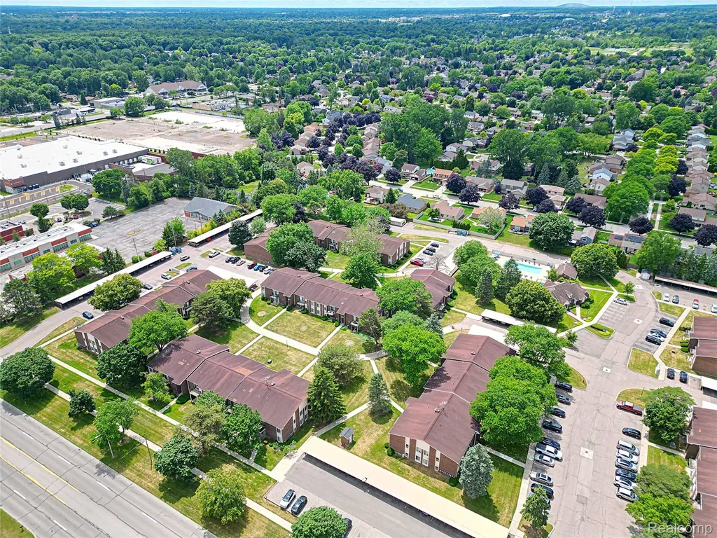 19554 Farmington Road Livonia City MI 48152