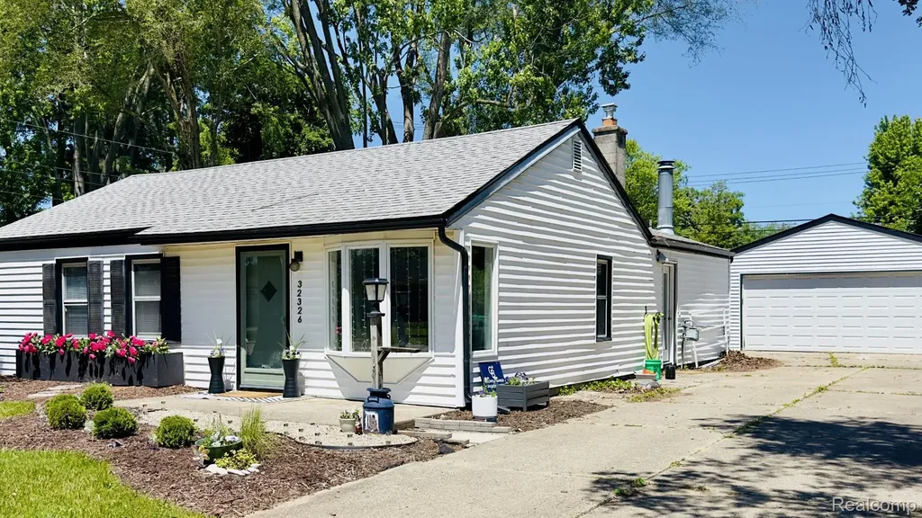 32326 Florence Street Garden City City MI 48135