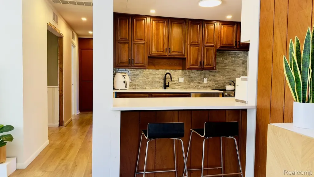32326 Florence Street Garden City City MI 48135