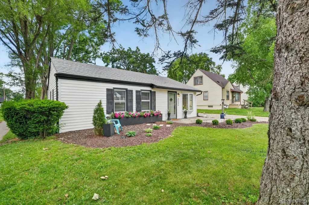 32326 Florence Street Garden City City MI 48135
