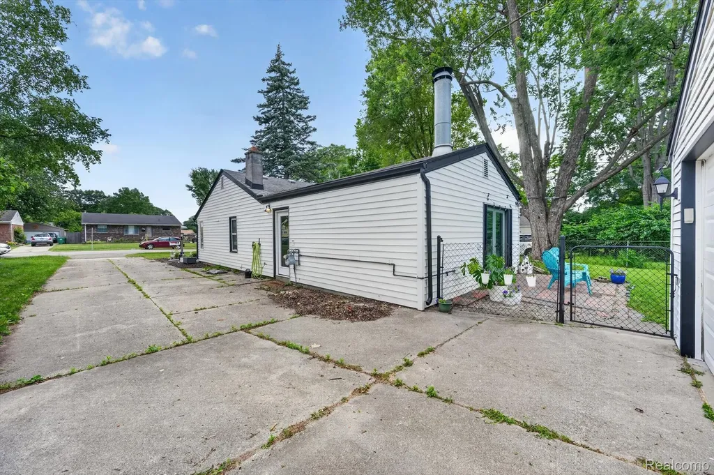 32326 Florence Street Garden City City MI 48135