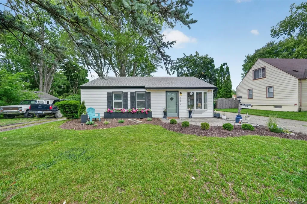 32326 Florence Street Garden City City MI 48135