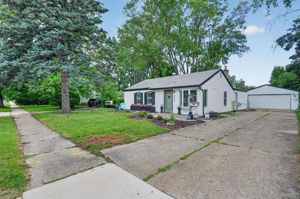 32326 Florence Street Garden City City MI 48135