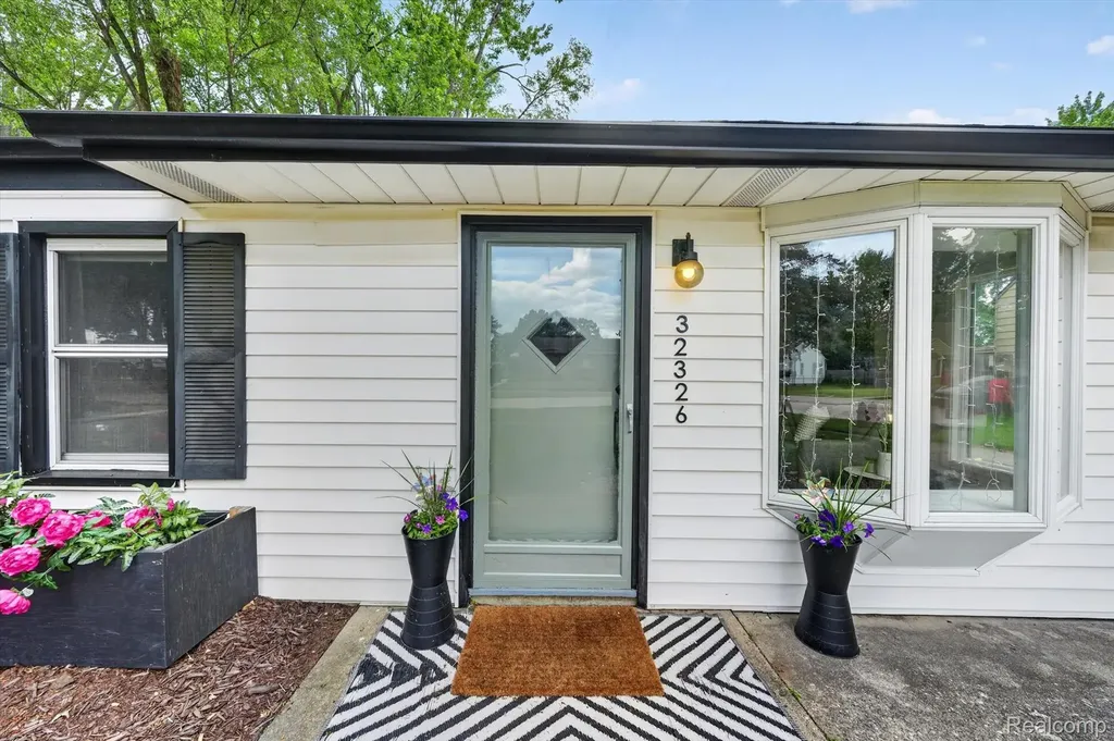 32326 Florence Street Garden City City MI 48135